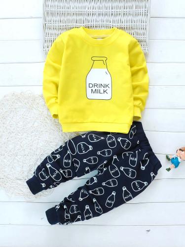 طقم ولادي بتصميم انيق