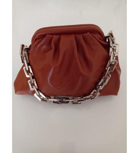 حقيبة نسائية حمراء