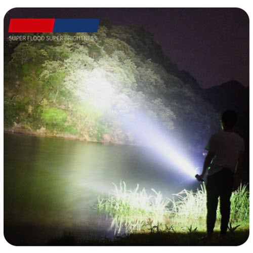 مصباح يدوي SST40 LED قوي للغاية مع بطارية مدمجة