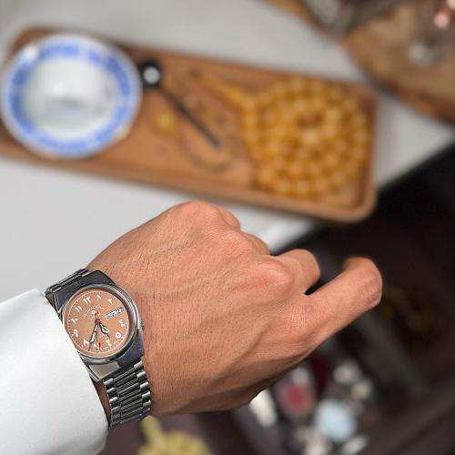 ساعة وست اند westend