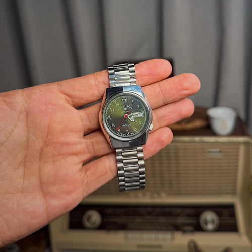 ساعة وست اند westend