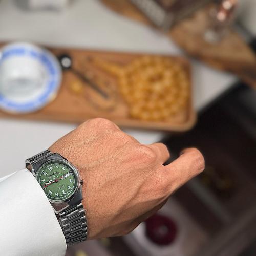 ساعة وست اند westend