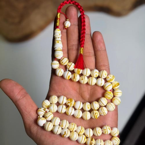 مسباح مستكة وميدالية شبيه للكهرمان