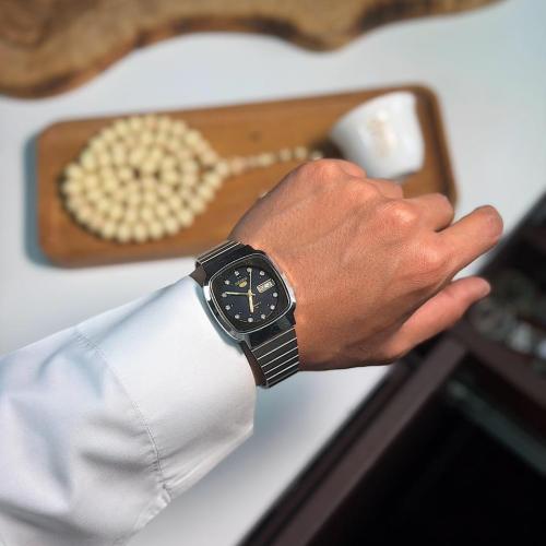 ساعة وست اند westend