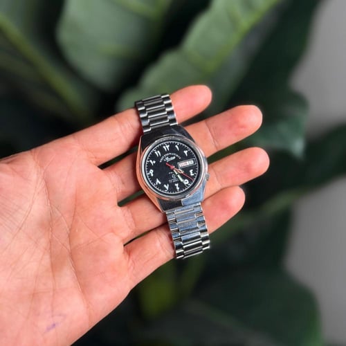 ساعة وست اند westend