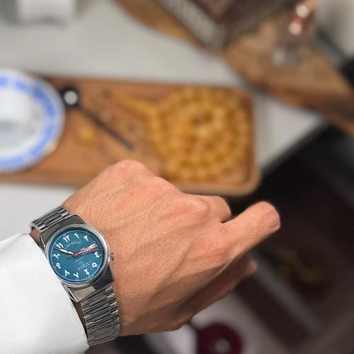 ساعة وست اند westend