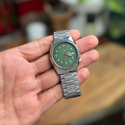 ساعة وست اند westend