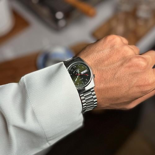 ساعة وست اند westend