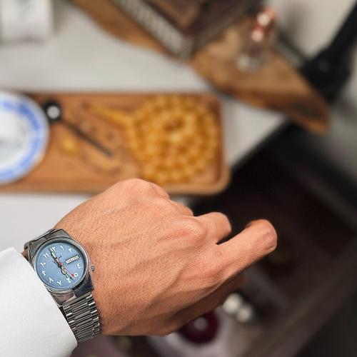 ساعة وست اند westend