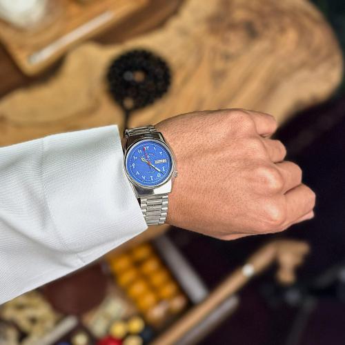 ساعة وست اند westend