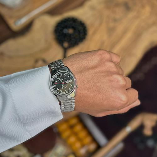 ساعة وست اند westend