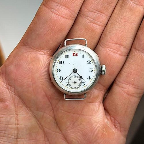 ساعة فضة سويسرية