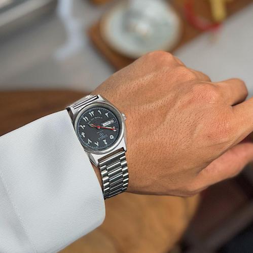 ساعة وست اند westend