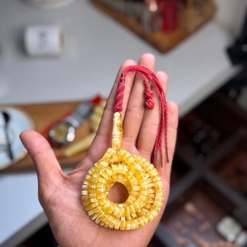 مسباح كهرمان طبيعي