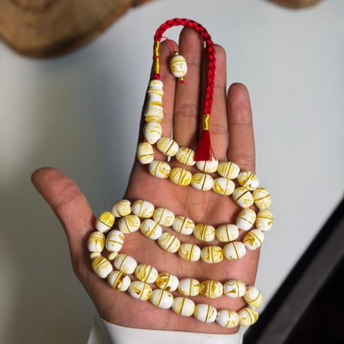 مسباح مستكة وميدالية شبيه للكهرمان