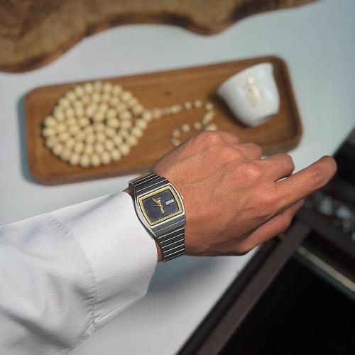 ساعة وست اند westend