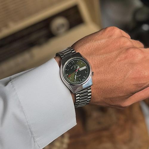 ساعة وست اند westend