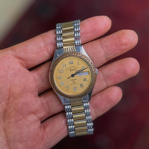 ساعة وست اند westend