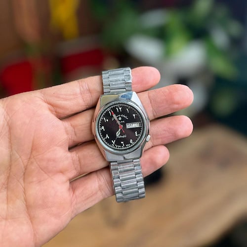 ساعة وست اند westend