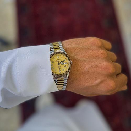 ساعة وست اند westend