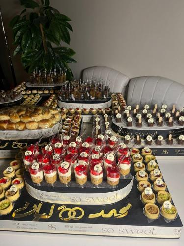 Mega offer: 10 current and sweet + 2 Zaffa desserts