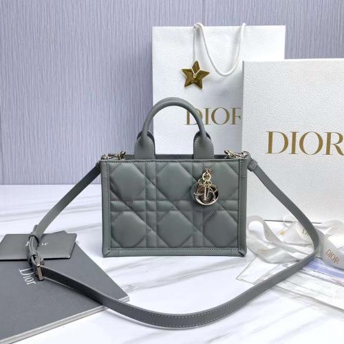 ديور Book Tote مقاس 21 cm