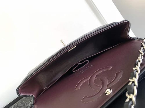 CHANEL كلاسك جلد لامب لذر هارد وير فضي مقاس 25cm