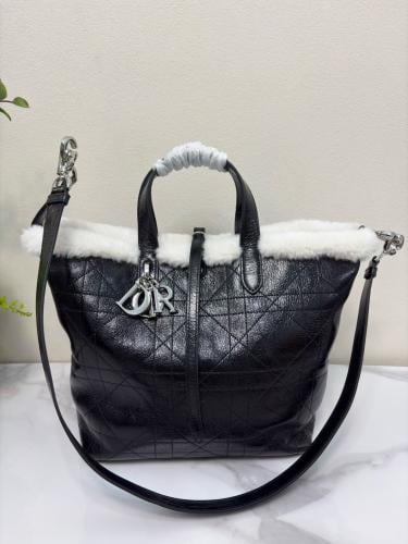 Toujours Dior size 23cm