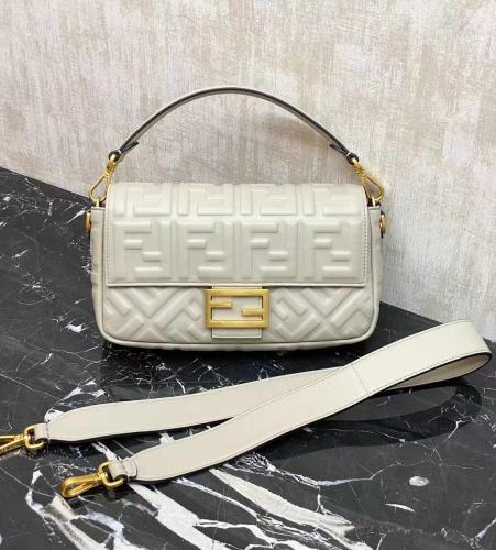 فندي Baguette مقاس 27cm