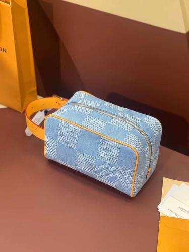 لوي فيتون Locker Dopp Kit مقاس 23cm