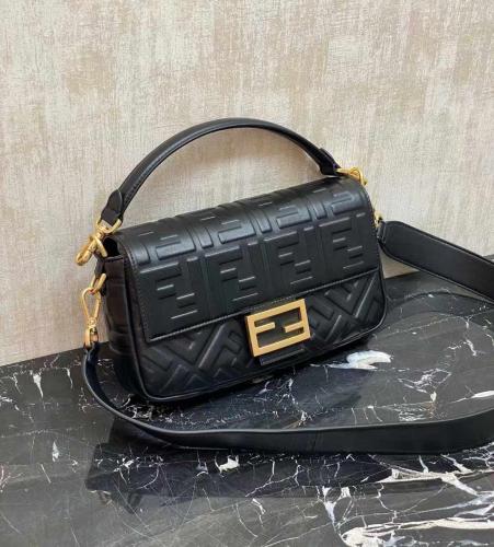 فندي Baguette مقاس 27cm