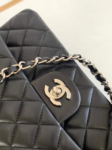 CHANEL كلاسك جلد لامب لذر هارد وير فضي مقاس 25cm