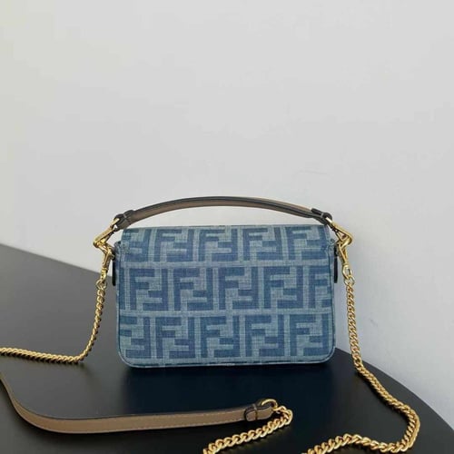 فندي Baguette مقاس 19cm