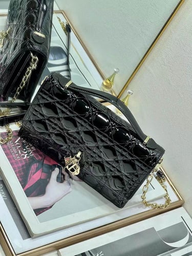 ديور ليدي كلاتش مقاس cm24