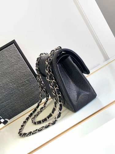 CHANEL كلاسك جلد كافيار هارد وير فضي مقاس 23cm
