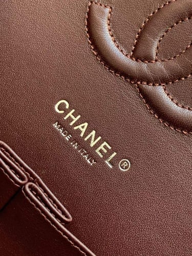 شانيل كلاسك جلد كافيار هارد وير فضي مقاس 25cm