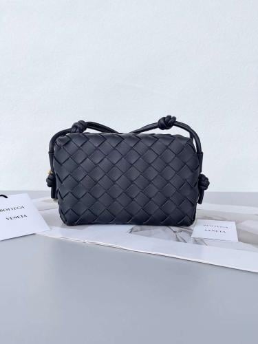 بوتيقا Mini Lntrecciato مقاس 17cm