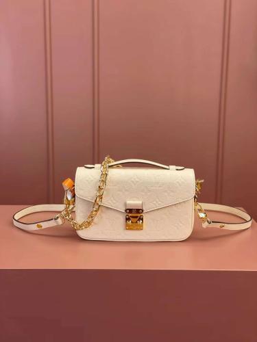 لوي فيتون Pochette Metis East West مقاس 21.5cm