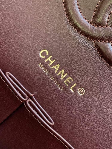 شانيل كلاسك جلد كافيار هارد وير ذهبي مقاس 25cm