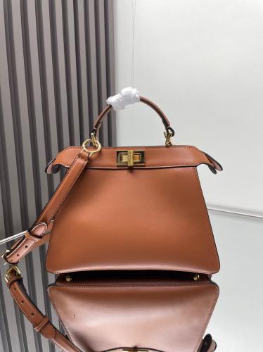 فندي peekaboo مقاس cm27