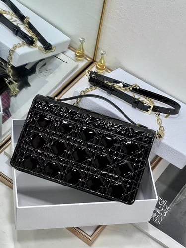 ديور ليدي كلاتش مقاس cm24