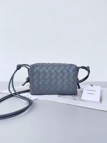 بوتيقا Mini Lntrecciato مقاس 17cm