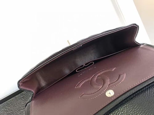 شانيل كلاسك جلد كافيار هارد وير فضي مقاس 25cm