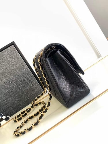 شانيل كلاسك جلد كافيار هارد وير ذهبي مقاس 25cm