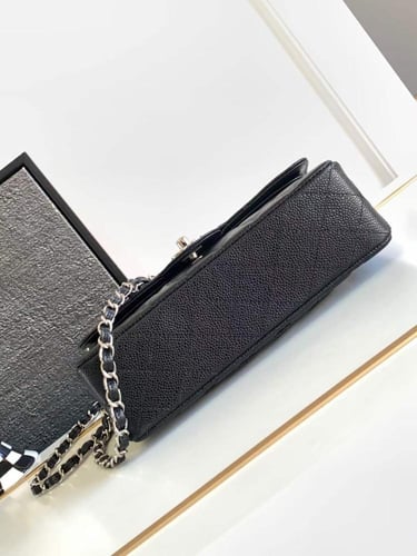 CHANEL كلاسك جلد كافيار هارد وير فضي مقاس 23cm