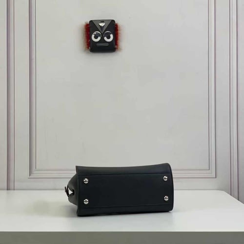 فندي Peekaboo مقاس 23cm