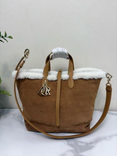 Toujours Dior size 23cm