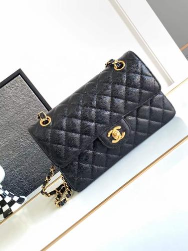 شانيل كلاسك جلد كافيار هارد وير ذهبي مقاس 23cm