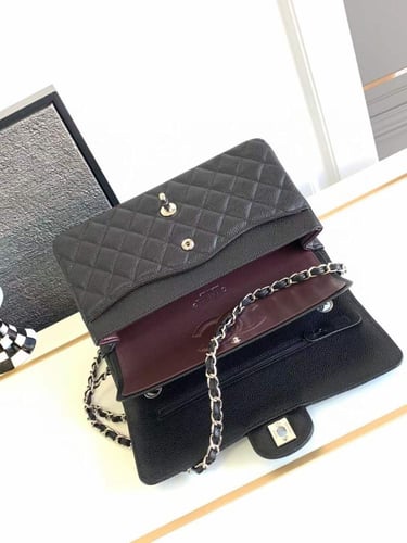 شانيل كلاسك جلد كافيار هارد وير فضي مقاس 25cm