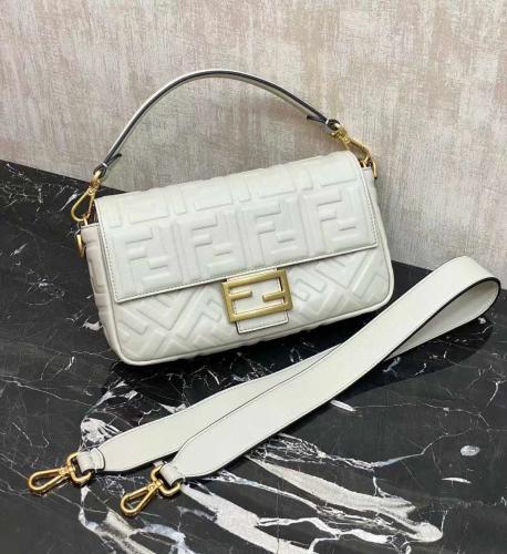 فندي Baguette مقاس 27cm